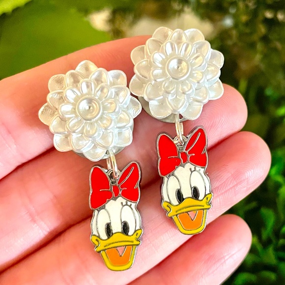 Daisy Duck Floral Earrings - Picture 1 of 4